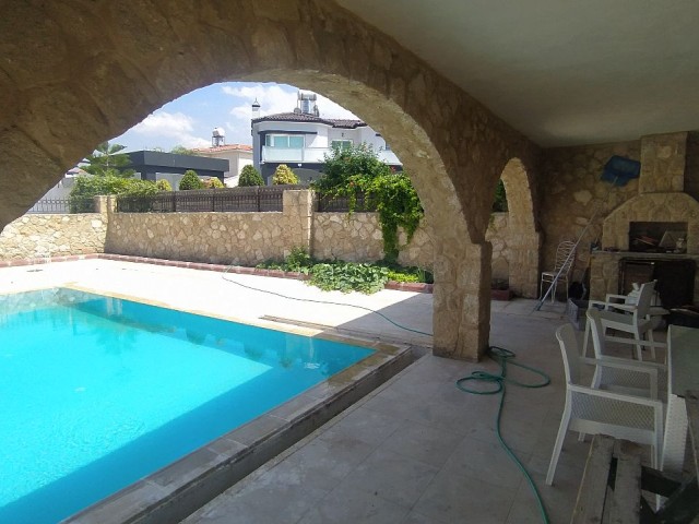 Kyrenia, Catalkoy 3+1 Luxusvilla mit privatem Pool, gegenüber dem Elexus Hotel +905428777144