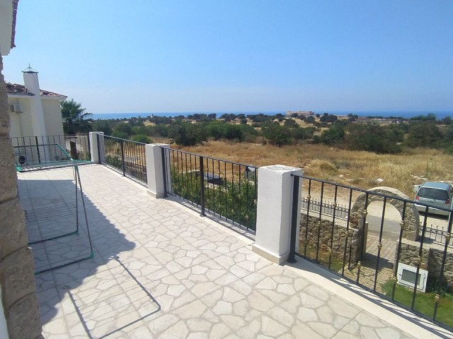 Kyrenia, Catalkoy 3+1 Luxusvilla mit privatem Pool, gegenüber dem Elexus Hotel +905428777144