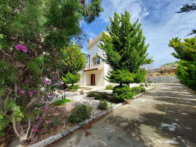 Arabkoy, satilik 3+1 villa, deniz ve dağa manzarali +905428777144 English,  Türkçe, Русский