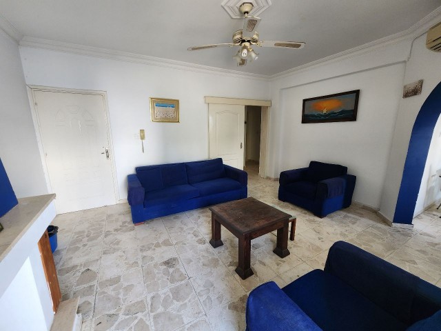 Girne merkezde, 3+1 eşyalı daire, merkeze 5 dakika yürüme mesafesinde  +905428777144 English,  Türkçe,  Русский