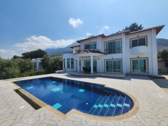 Karşıyaka, 5+1 villa with private pool for sale, 1336 m2 land +905428777144 English, Turkish, Русский