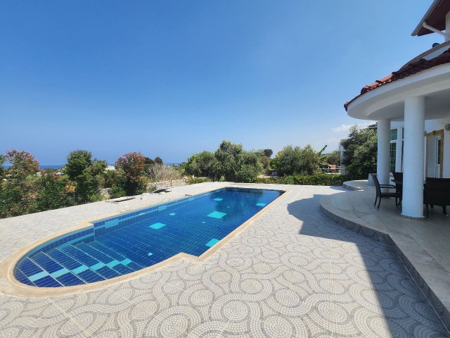 Karşıyaka, 5+1 Villa mit privatem Pool zu verkaufen, 1336 m2 Grundstück +905428777144 Englisch, Türkisch, Russisch