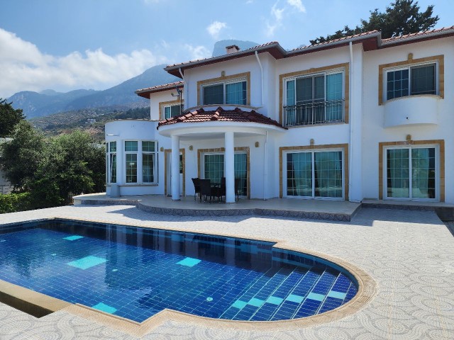 Karşıyaka, 5+1 villa with private pool for sale, 1336 m2 land +905428777144 English, Turkish, Русский