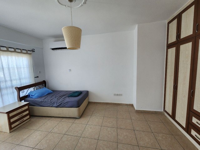 Karşıyaka,  5+1 özel havuzlu satilik villa, 1336 m2 arazi +905428777144 English,  Türkçe,  Русский