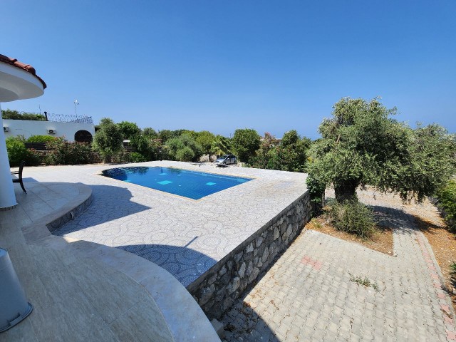 Karşıyaka, 5+1 villa with private pool for sale, 1336 m2 land +905428777144 English, Turkish, Русский