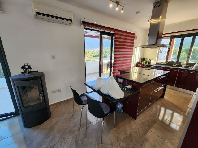 Kyrenia center, Hür Deniz markete, 3+1 luxury penthouse for rent +905428777144 Русский, English, Turkish