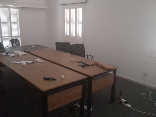 4+1 FLAT IN KYRENIA CENTER **SUITABLE FOR COMMERCIAL PURPOSES**
