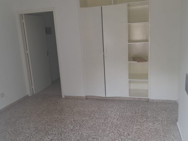 4+1 FLAT IN KYRENIA CENTER **SUITABLE FOR COMMERCIAL PURPOSES**