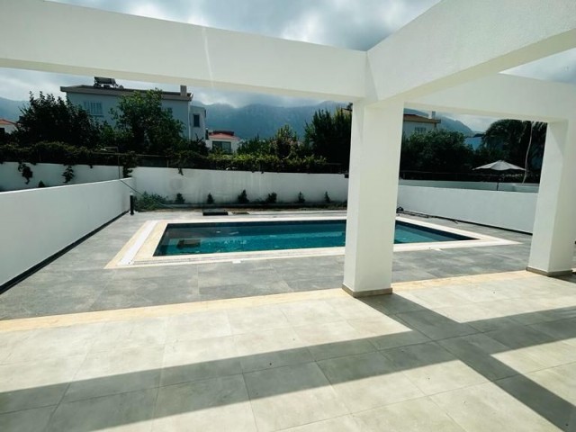 3+1 LUX VILLA MIT PRIVATEM POOL