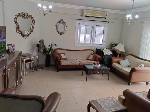 Opportunity flat in Kyrenia center