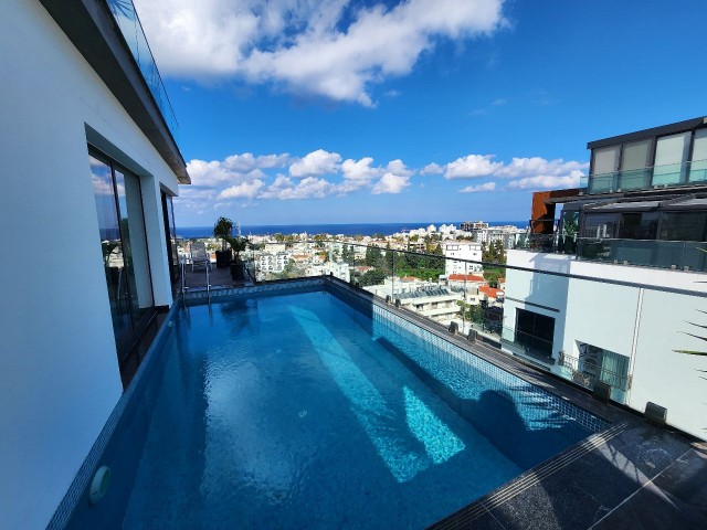 Kyrenia Center, zu verkaufen 250 m² großes, dreistöckiges Luxus-Penthouse mit privatem Pool, private