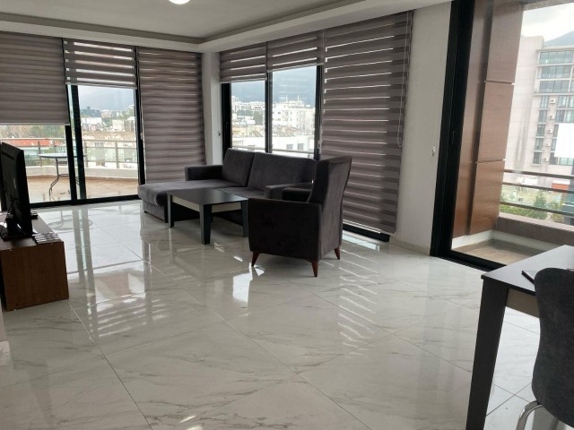 Kuzey Kıbrıs Girne'de Geniş 3+1 Penthouse