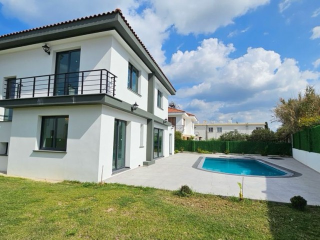 Renovierte 4+1 Villa in herrlicher Lage mit privatem Pool in Bellapais