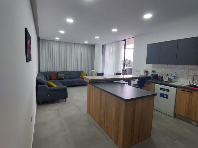 Alsancak, unbewohntes 2+1 Penthouse zu vermieten +905428777144 Russisch, Türkisch, Englisch