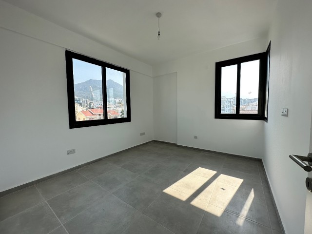 2+1 WOHNUNG ZUM VERKAUF IM KYRENIA CENTER