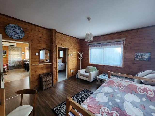 Ein einzigartiges Holzhaus auf der Insel! 4+1 Villa 280 m2 innerhalb von 1 Dekar +905428777144 Englisch, Türkisch, Russisch