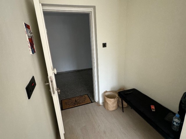 Büro im Hotelviertel Lords Palace zu verkaufen!