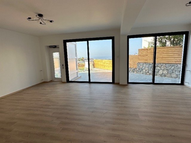 Girne’de satılık 6+3 triplex villa! 