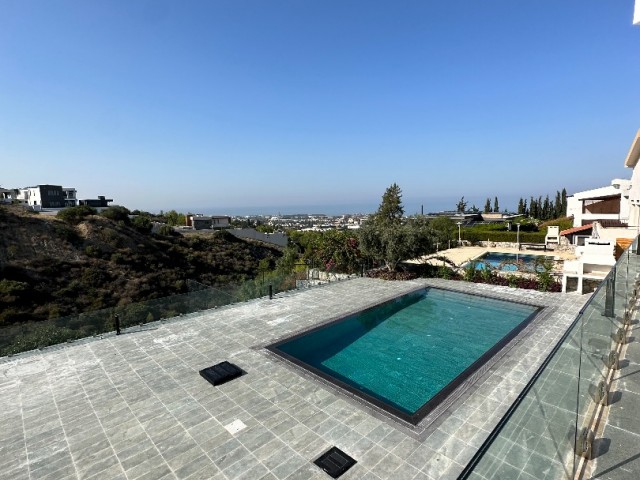 6+3 Triplex-Villa zum Verkauf in Kyrenia!