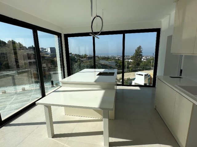 6+3 Triplex-Villa zum Verkauf in Kyrenia!