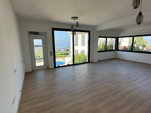 6+3 Triplex-Villa zum Verkauf in Kyrenia!