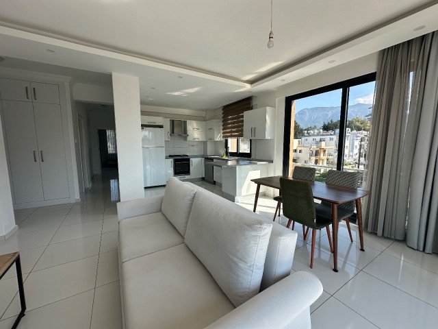 GROSSE 2+1-WOHNUNG ZU VERMIETEN IM KYRENIA CENTER