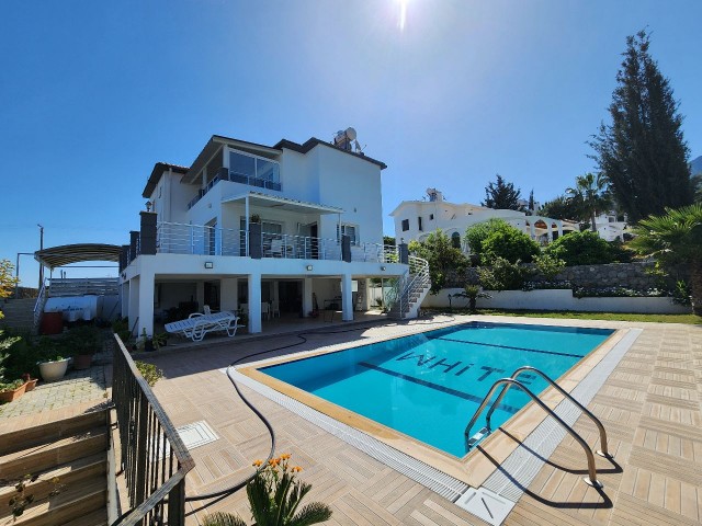 Catalkoy, täglich komplett möbliert, 4+1 Villa mit Pool +905428777144 Englisch, Türkisch, Russisch