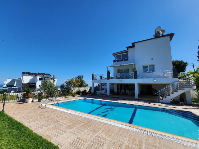 Catalkoy, täglich komplett möbliert, 4+1 Villa mit Pool +905428777144 Englisch, Türkisch, Russisch