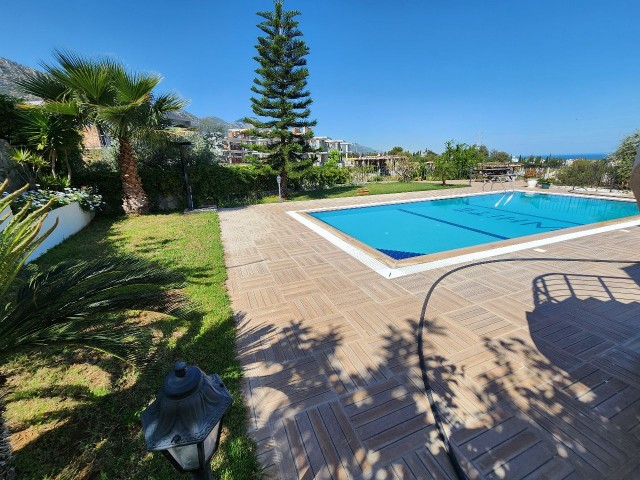 Catalkoy, täglich komplett möbliert, 4+1 Villa mit Pool +905428777144 Englisch, Türkisch, Russisch