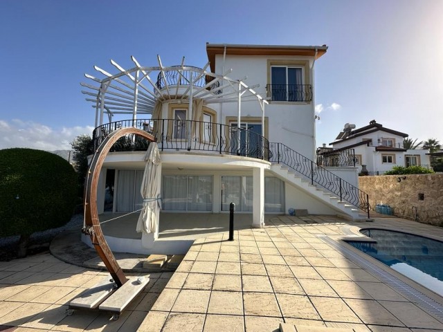 Satilik esyali, ozel havuzlu 3+1 villa +905428777144 