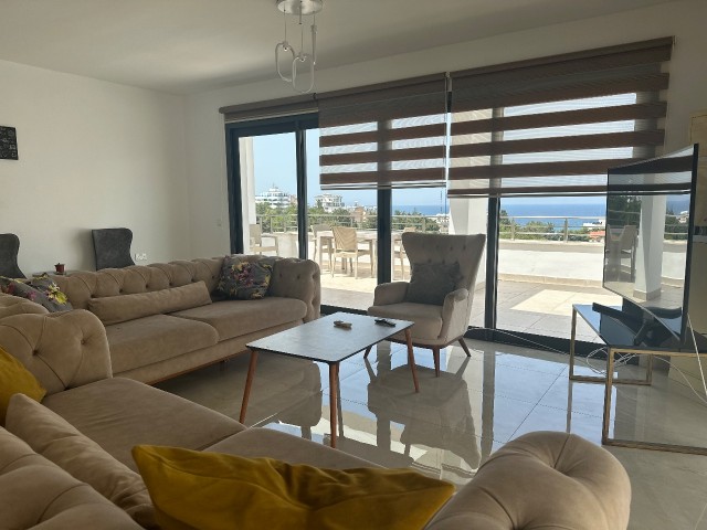 FULLY FURNISHED LUXURY 3+1 PENTHOUSE FLAT FOR RENT IN KYRENIA CENTER