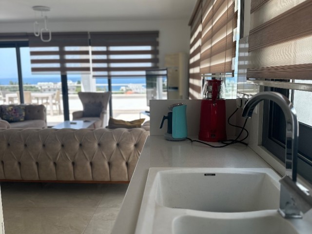 FULLY FURNISHED LUXURY 3+1 PENTHOUSE FLAT FOR RENT IN KYRENIA CENTER