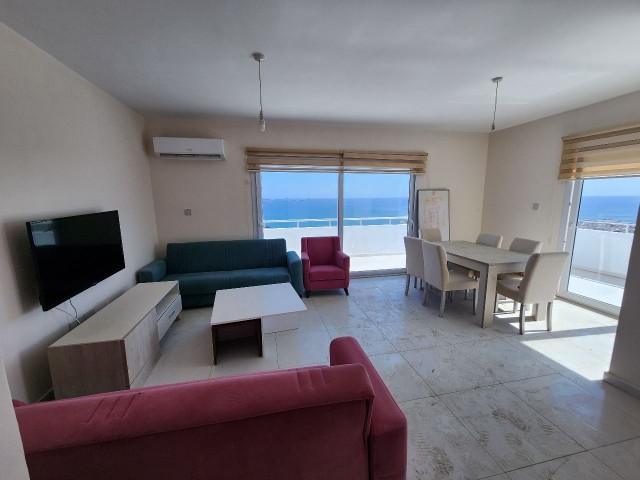 3+1 Penthouse zum Verkauf in Kyrenia, 1 Minute vom Meer entfernt +905428777144 Englisch, Türkisch, Russisch