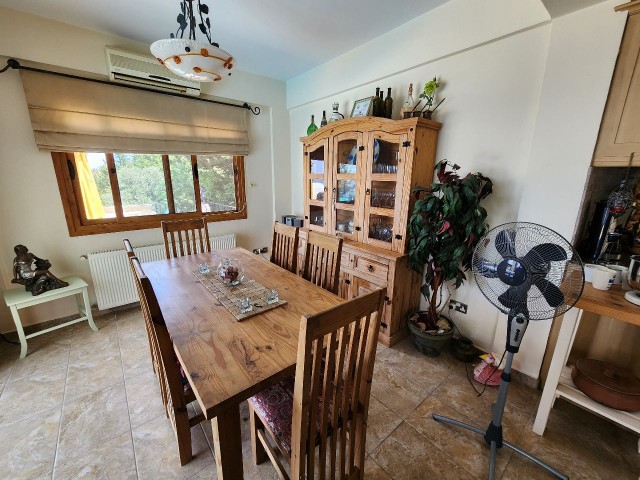 Girne, Lapta, satilik villa 1.5 dönüm içinde, komşu olmayan bir yer +905428777144 English,  Türkçe,  Русский 