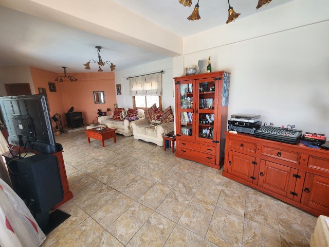 Kyrenia, Lapta, villa for sale within 2.5 decares, in a non-neighboring area +905428777144 English, Turkish, Русский