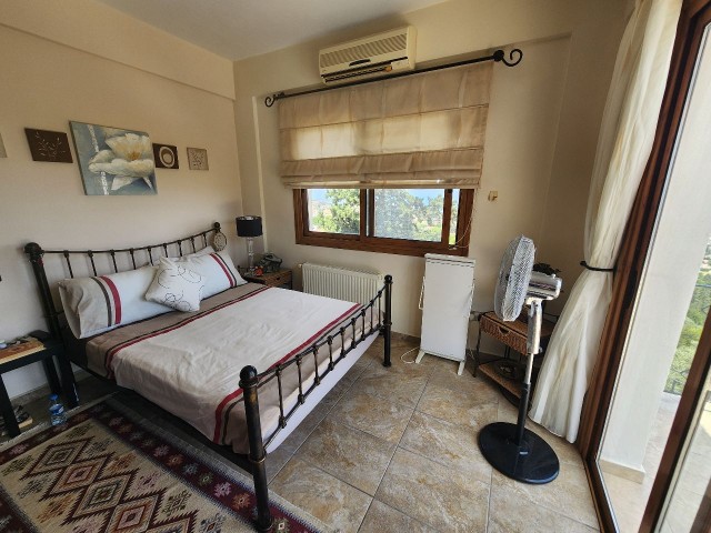 Girne, Lapta, satilik villa 1.5 dönüm içinde, komşu olmayan bir yer +905428777144 English,  Türkçe,  Русский 