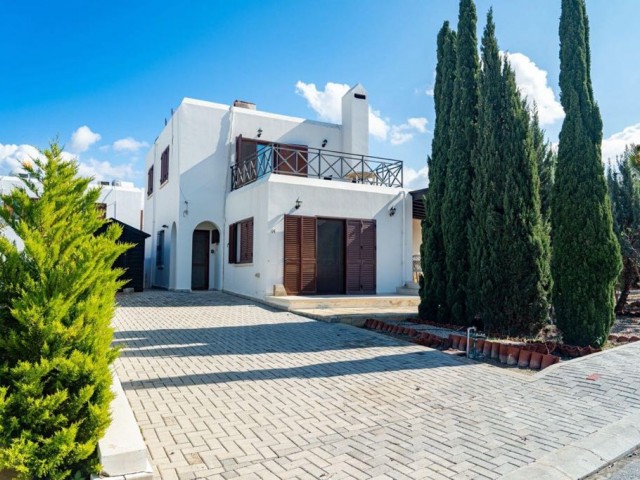 4+1 villa with large garden and communal pool in Tatlısu