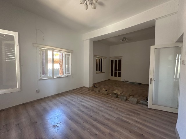 DETACHED BAHCELI WORKPLACE AT WALKING DISTANCE TO NICOSIA DEREBOYU STREET