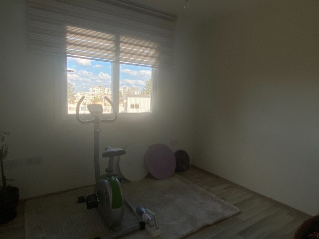 Girne merkezde satılık 3+1 daire ( yarı EŞYALI) 3+1 apartment for sale (semi-furnished)