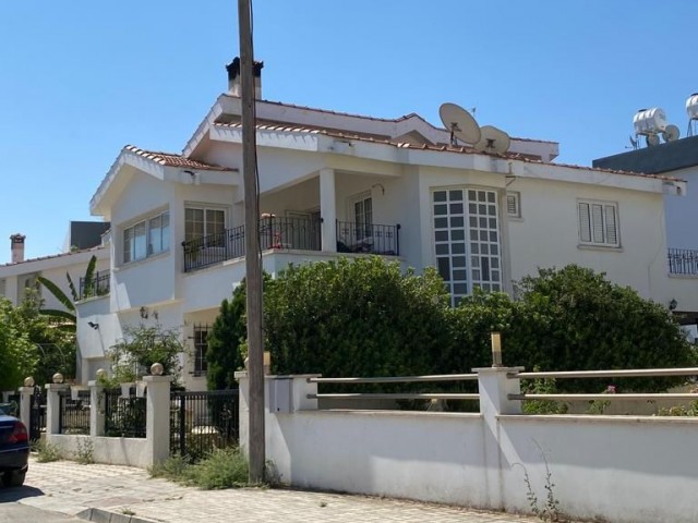 Luxuriöse 4+1-Villa zum Verkauf in Nikosia Yenikent