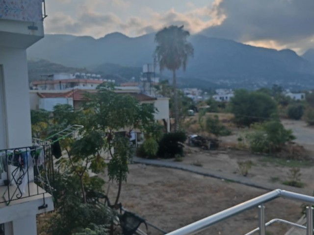 GELEGENHEIT BRANDNEUE 2+1-WOHNUNG ZUM VERKAUF IN KYRENIA ALSANCAK MIT MEER- UND BERGBLICK