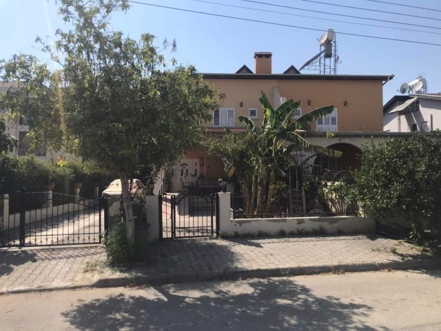 Twin villa in Gönyeli, in a good neighborhood, in very good condition with extras