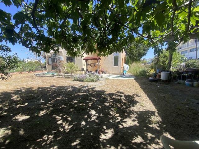 Detached House-Land for Sale in Girne Karaoğlanoğlu