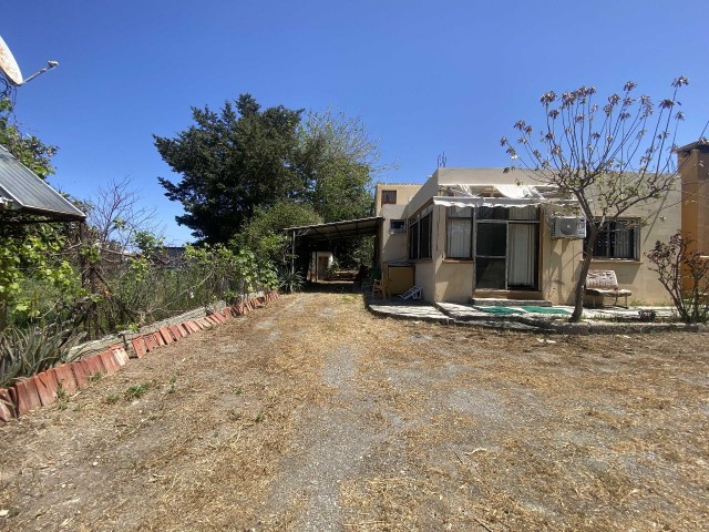 Detached House-Land for Sale in Girne Karaoğlanoğlu