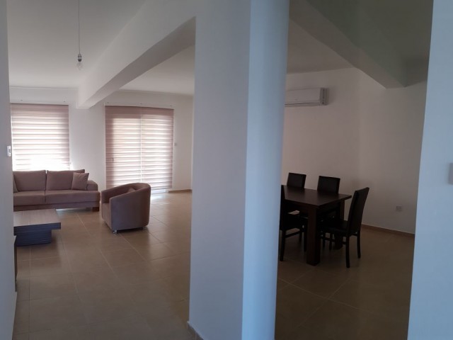 205M2 3 SCHLAFZIMMER DUPLE LLOGARA VILLA ** 