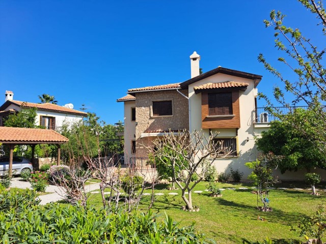 Amazing 4 bedroom villa in Bellapais