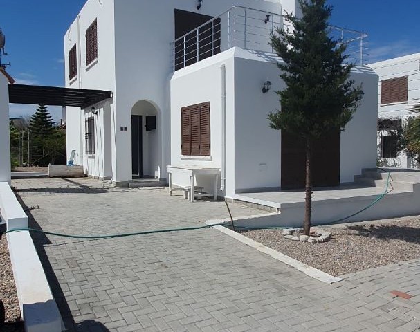 Küçük Erenköy'de Muhteşem Manzaralı 4 Yatak Odalı Villa 