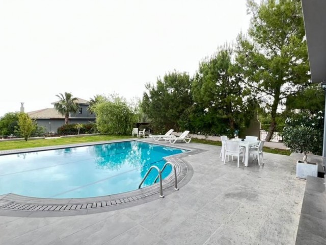 Ultraluxuriöse 4+1-Villa mit privatem Pool und Whirlpool in Alsancak!