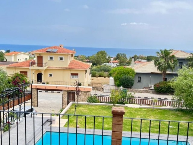 Ultraluxuriöse 4+1-Villa mit privatem Pool und Whirlpool in Alsancak!