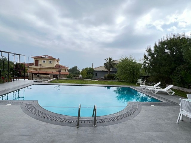 Ultraluxuriöse 4+1-Villa mit privatem Pool und Whirlpool in Alsancak!